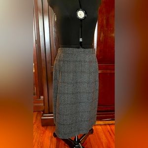 Classic wool skirt,